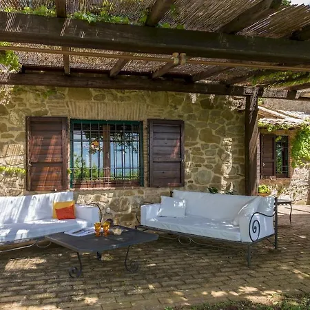 La Cerqua 8, Emma Gualdo Cattaneo