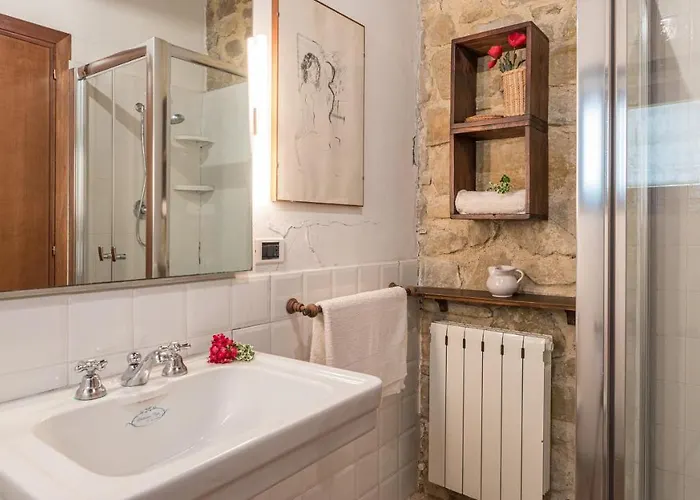 Willa La Cerqua 8, Emma *